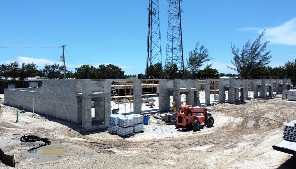 More Photos Of 5673 Shirley St, Naples Light Distribution For Sale