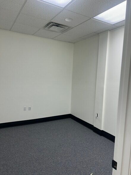 More Photos Of 312 Prosperity Dr, Knoxville Medical For Lease