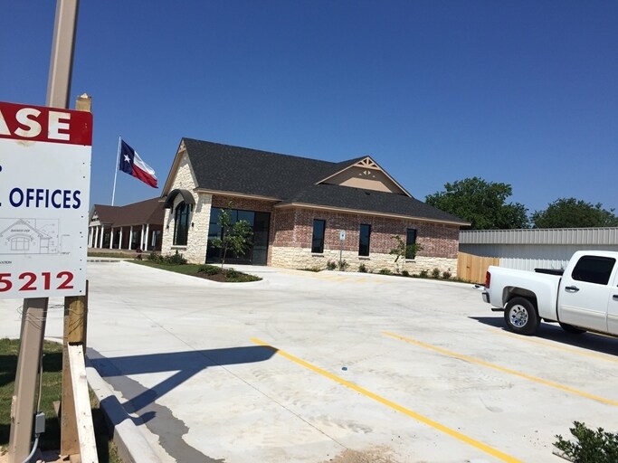 More Photos Of 7401 Woodway Dr, Waco Medical For Sale