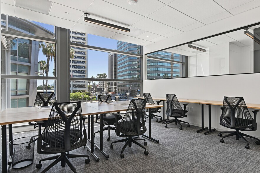 More Photos Of 15301 Ventura Blvd, Sherman Oaks Coworking Space