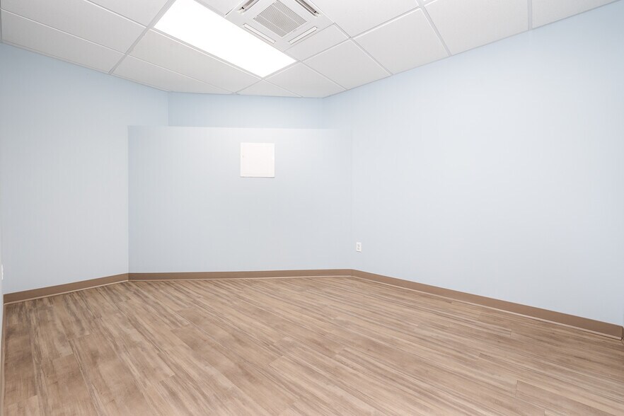 More Photos Of 18 Cedar St, Newington Storefront Retail Office For Lease