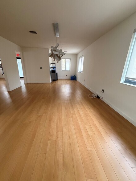 More Photos Of 1385 NW 15th St, Miami Office For Lease