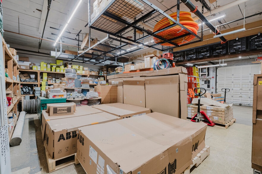 More Photos Of 11 Front St, Weymouth Office For Lease