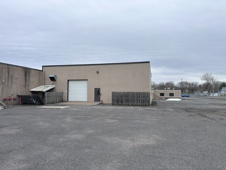 More Photos Of 607 Phillips St, Fulton Warehouse For Sale