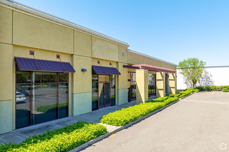 More Photos Of 9180 Harbour Point Dr, Elk Grove Freestanding For Lease