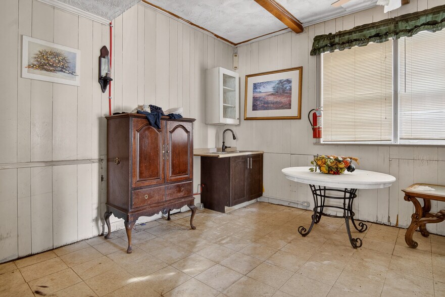 More Photos Of 1010 S Garnett St, Henderson Hotel For Sale