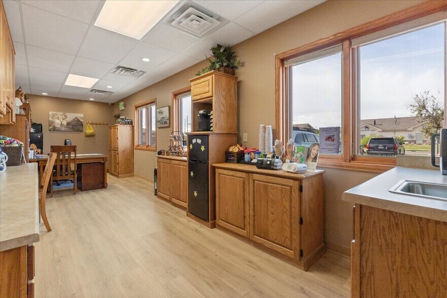 More Photos Of 4100-4140 Laramie St, Cheyenne Medical For Sale