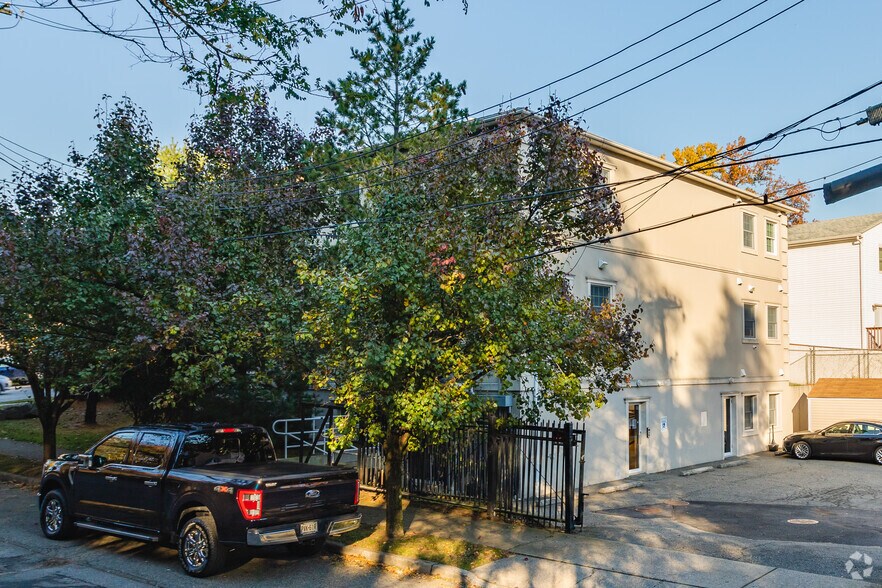 401 Bloomingdale Rd, Staten Island, NY 10309 Office For Sale