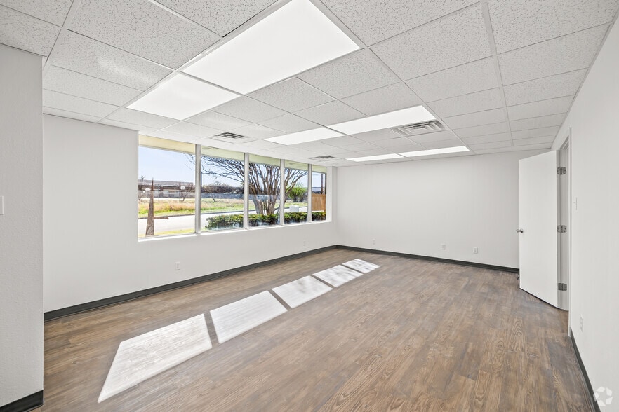 More Photos Of 4116 Cockrell Ave, Fort Worth Distribution For Lease