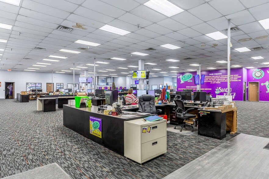 More Photos Of 4631 N Saint Peters Parkway, Saint Charles Flex For Sale