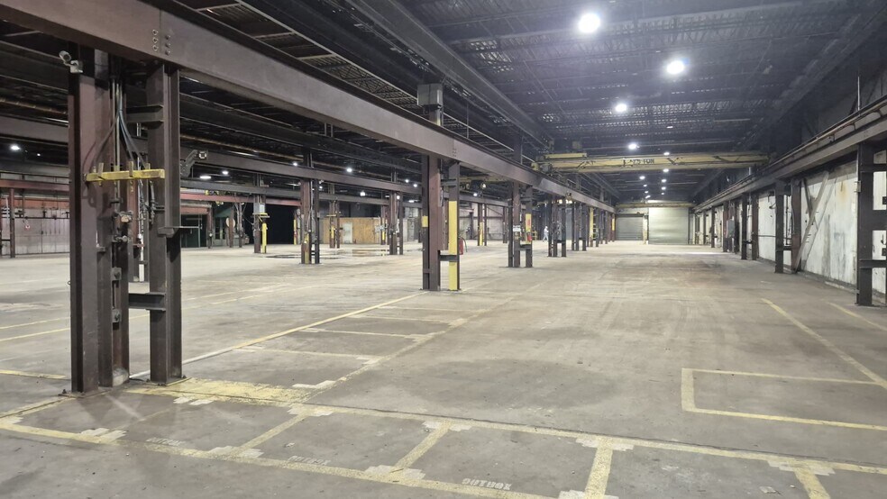 More Photos Of 400 Aviation Plz, Hot Springs Manufacturing For Lease