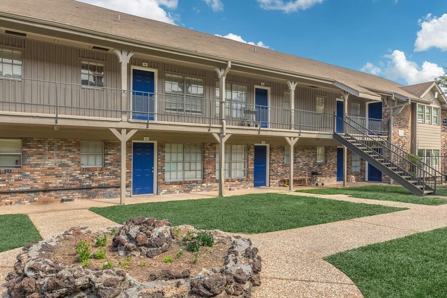 More Photos Of 6768 Renwick Dr, Houston Apartments For Sale