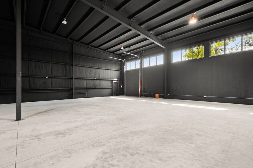 More Photos Of 14510 Fitzhugh Rd, Austin Warehouse For Sale