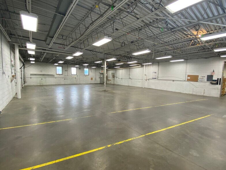 More Photos Of 113-119 Falso Dr, Syracuse Warehouse For Lease