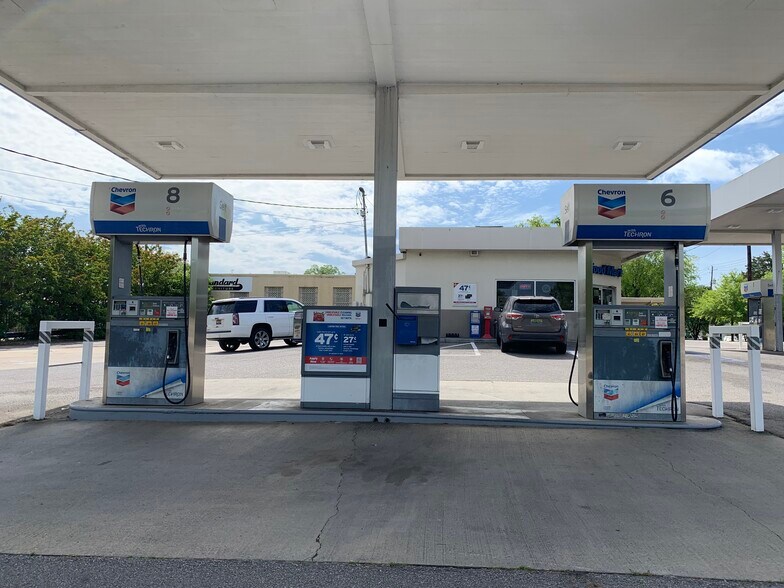 More Photos Of 7700 Parkway Dr, Leeds Convenience Store For Sale