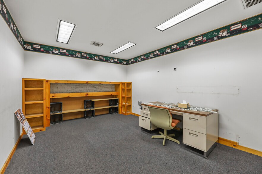 More Photos Of 1311 East St, Pittsfield Warehouse For Sale