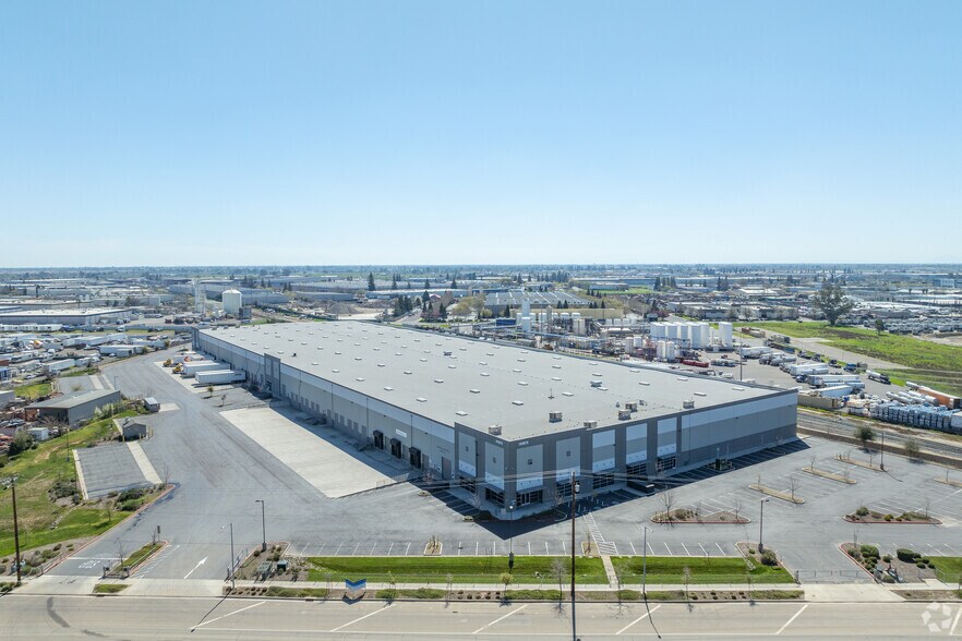 More Photos Of 8670 Fruitridge Rd, Sacramento Warehouse For Lease