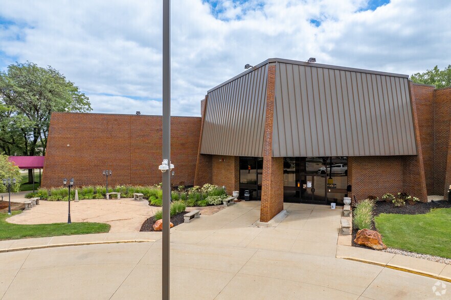 More Photos Of 876 Horace Brown Dr, Madison Heights Office For Sale