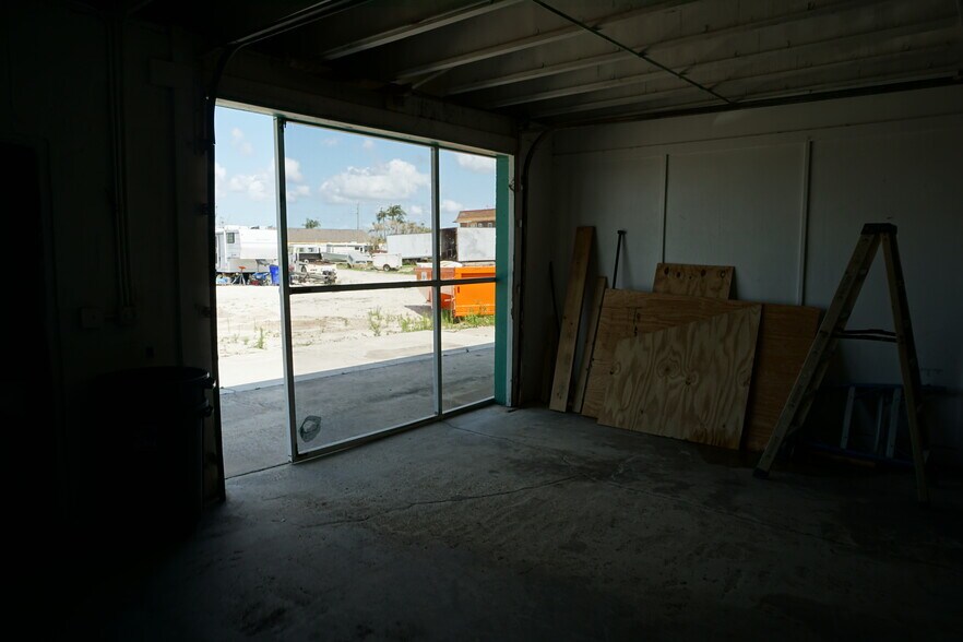 More Photos Of 870 Buttonwood Dr, Fort Myers Beach Distribution For Sale