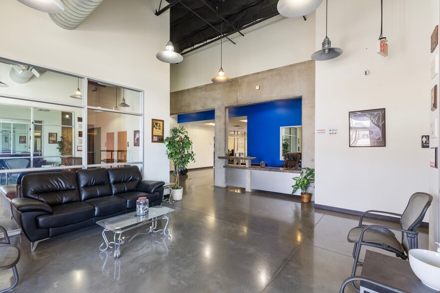 More Photos Of 2747 Oakland Ave, Garland Warehouse For Sale