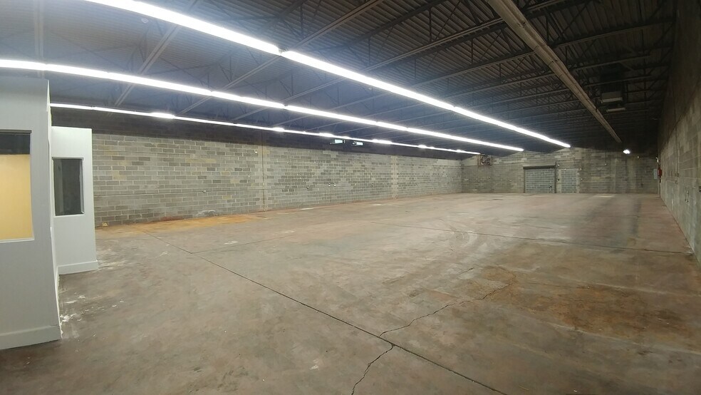 More Photos Of 74 Sussex St, Hackensack Showroom For Lease