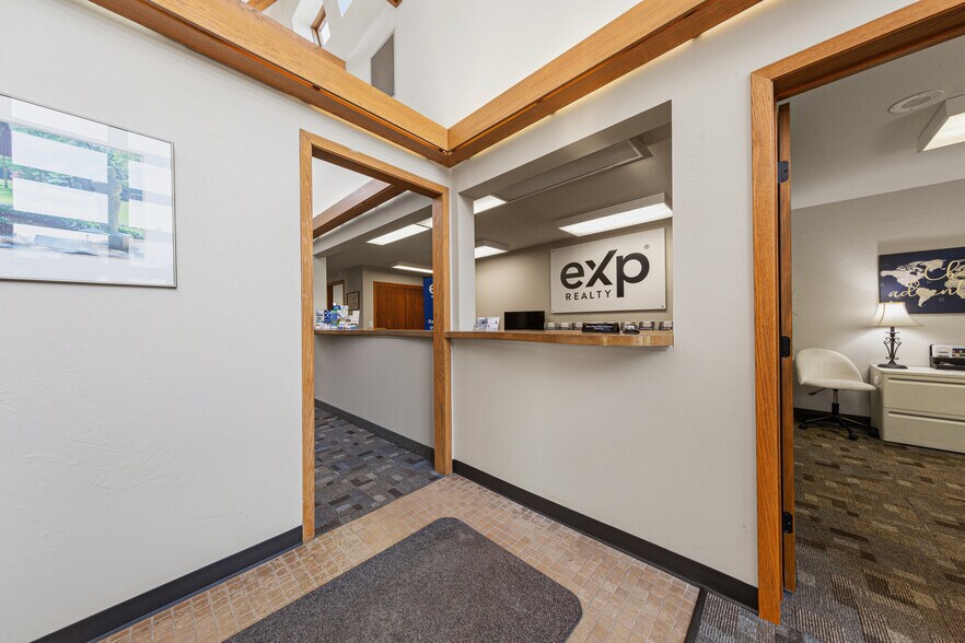 More Photos Of 152 E Pearl St, Owatonna Office For Sale