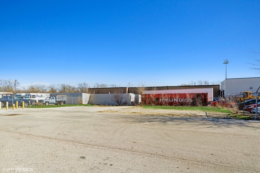 More Photos Of 720 Kennon Rd, Rockford Truck Terminal For Sale