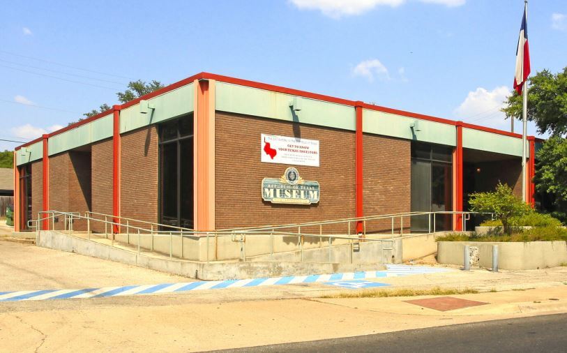 Primary Photo Of 510 E Anderson Ln, Austin Restaurant For Lease