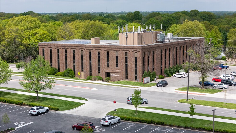 Primary Photo Of 400 E Red Bridge Rd, Kansas City Medical For Sale