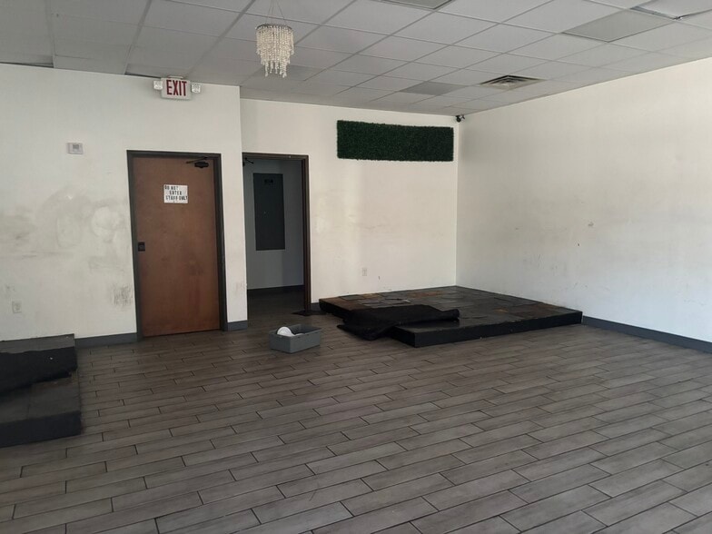 More Photos Of 5617 Mccart Ave, Fort Worth Restaurant For Lease