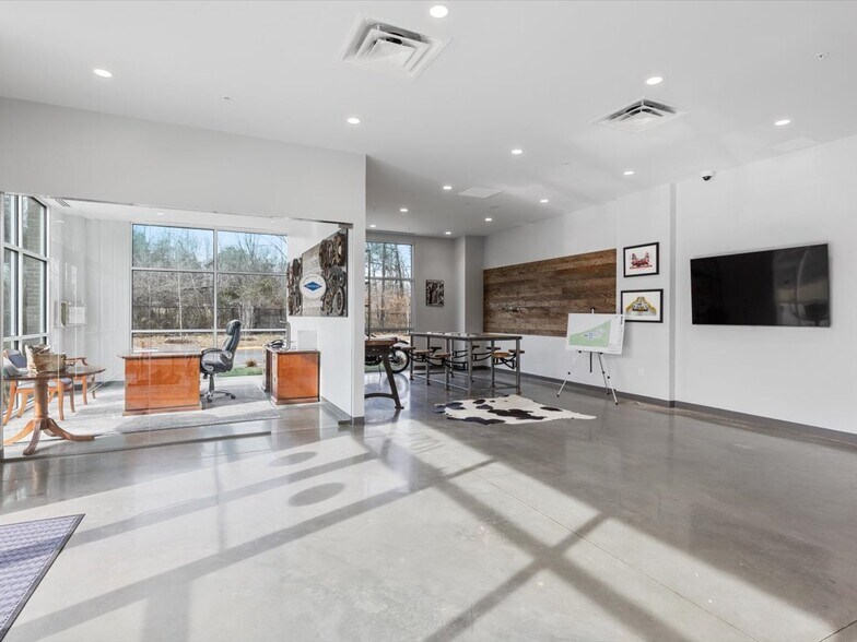 More Photos Of 6701 Dominion Garages Ave, Woodford Specialty For Sale