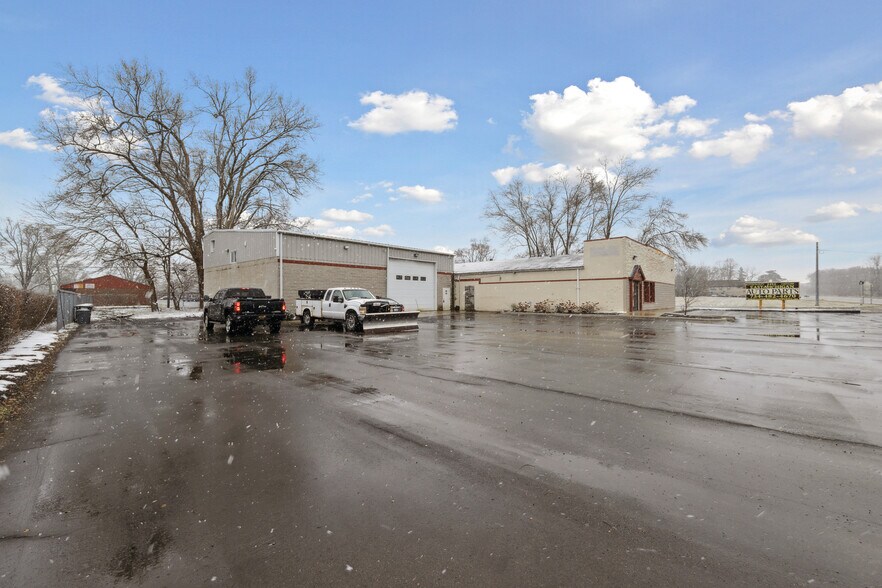 More Photos Of 2502 E Michigan Ave, Ypsilanti Freestanding For Lease