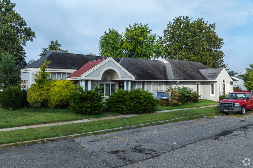 Primary Photo Of 666 Madison Ave, Burlington Medical For Sale