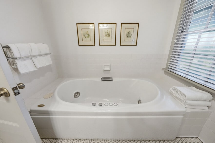 More Photos Of 6715 S Croatan Hwy, Nags Head Hotel For Sale