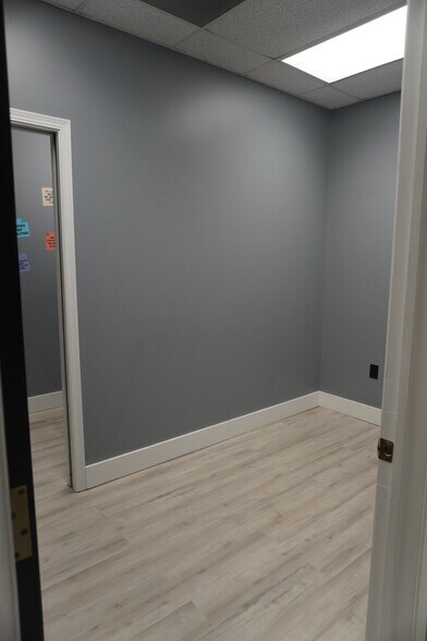 More Photos Of 4809-4817 E Douglas Ave, Wichita Storefront Retail Office For Lease