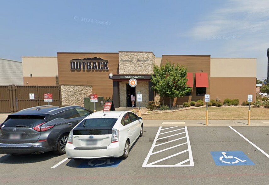 More Photos Of 955 E Oak St, Conway Restaurant For Sale