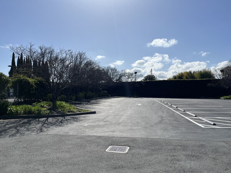 More Photos Of 2189 Leghorn St, Mountain View Research And Development For Lease