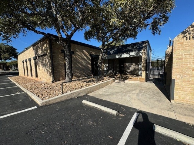 More Photos Of 11901 Warfield St, San Antonio Light Manufacturing For Sale