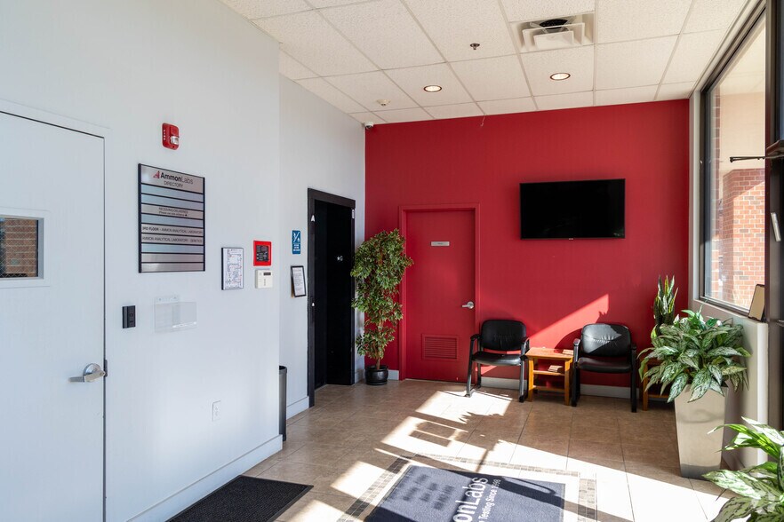 More Photos Of 35 E Blancke St, Linden Medical For Lease