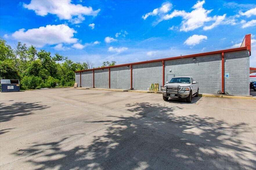 More Photos Of 2100 Highway 2004, Richwood Freestanding For Sale