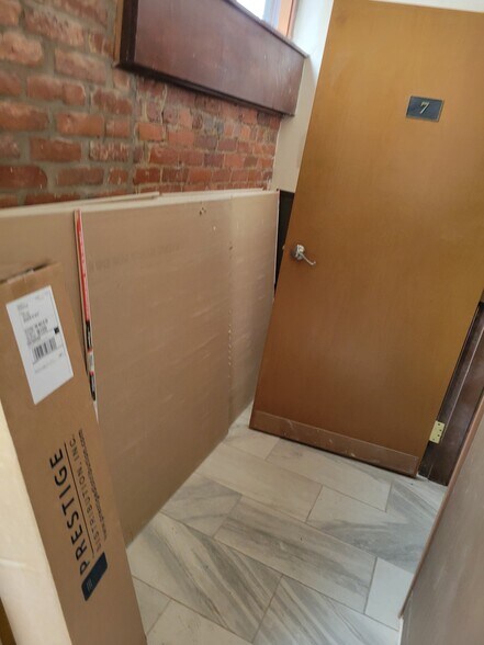 More Photos Of 90 E Jefferson St, Franklin Specialty For Lease