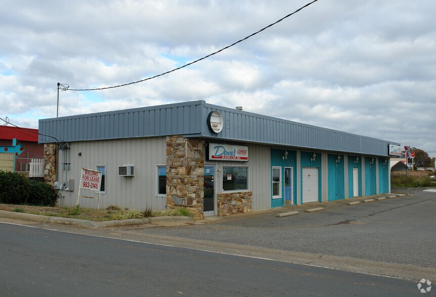 More Photos Of 111 Angela Dr, King General Retail For Sale