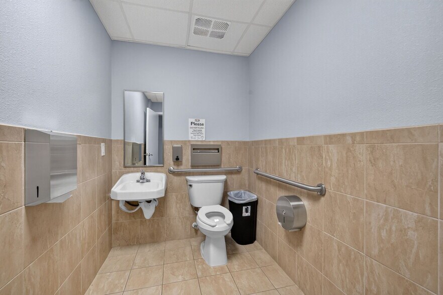 More Photos Of 3319 13th St, Saint Cloud Warehouse For Sale