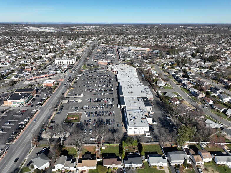 More Photos Of 401-419 S Oyster Bay Rd, Plainview Unknown For Lease