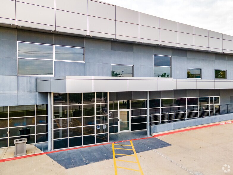 More Photos Of 6957 W Plano Pky, Plano Medical For Lease
