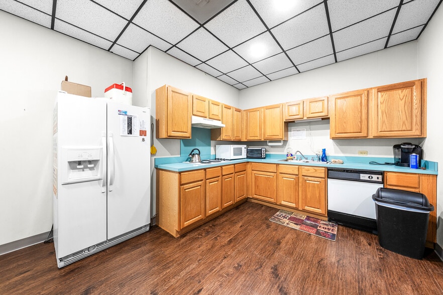 More Photos Of 110 Industrial Dr, Forney Showroom For Sale