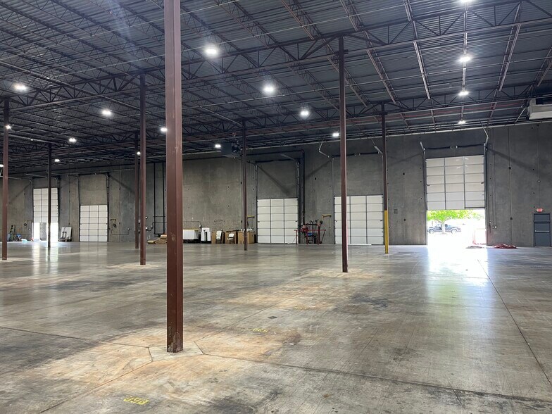 More Photos Of 5400 SW 33rd St, Oklahoma City Warehouse For Lease