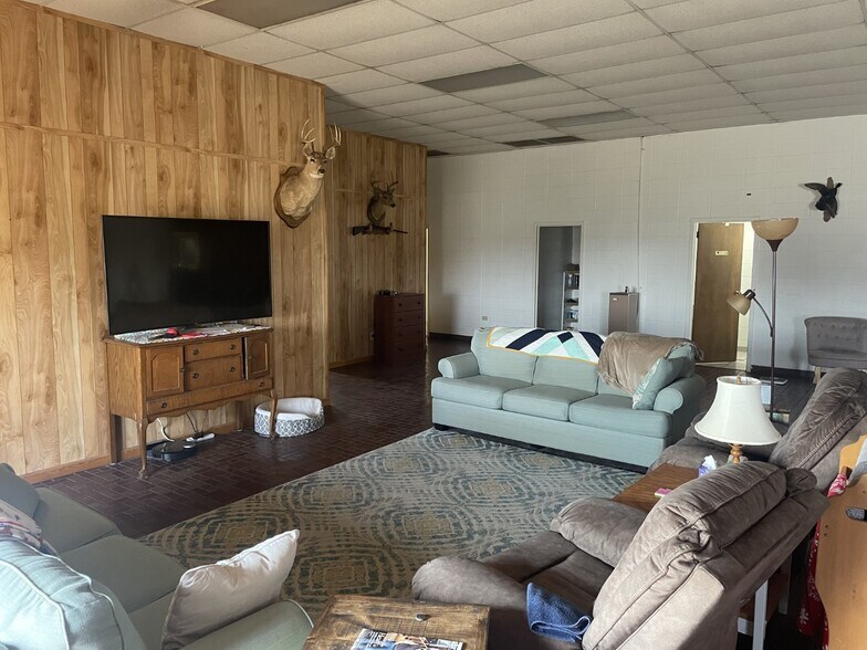 More Photos Of 1914 Whitehead dr, DeWitt Showroom For Sale