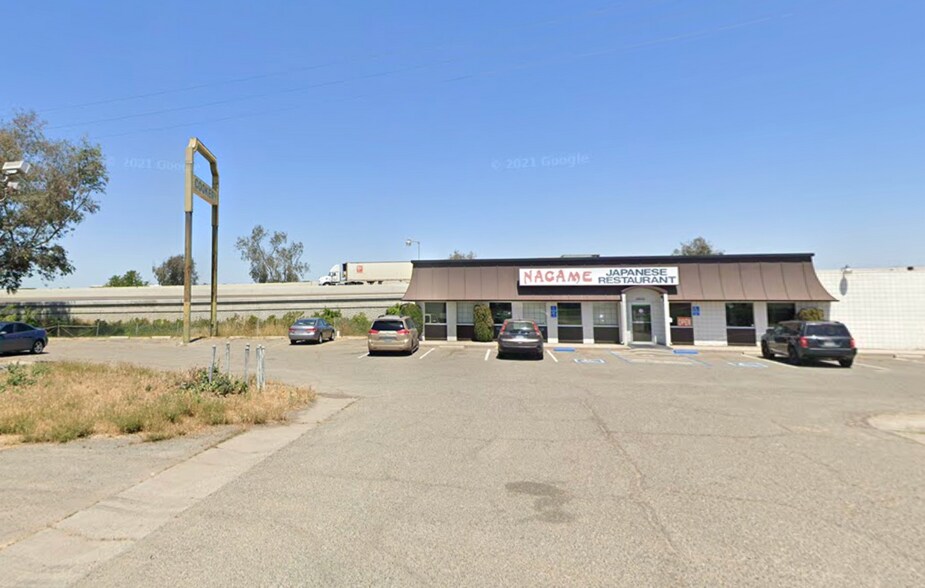 More Photos Of 2050 - 2060 W 16th St, Merced Restaurant For Sale