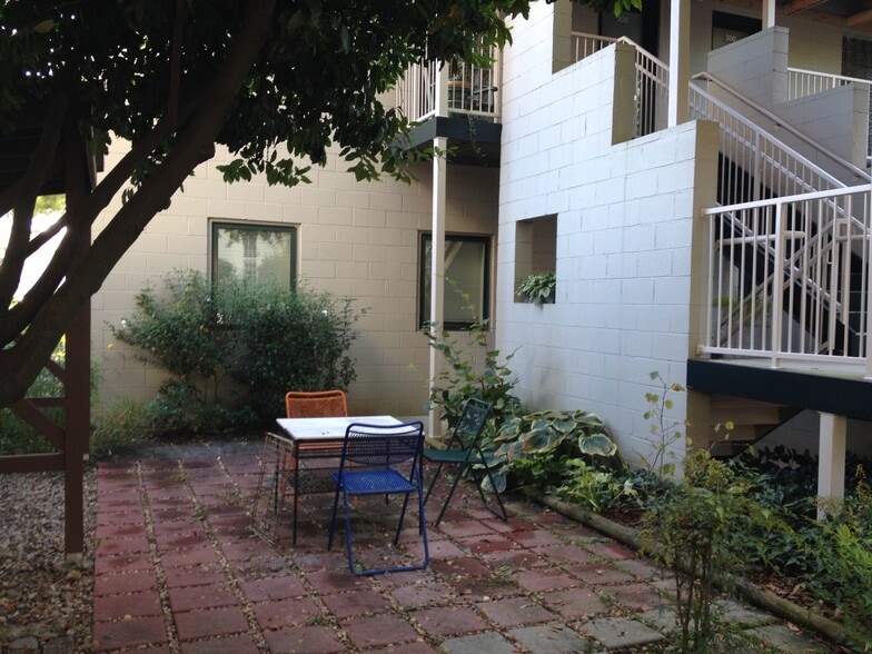 More Photos Of 2035 Manchester St NE, Atlanta Loft Creative Space For Lease